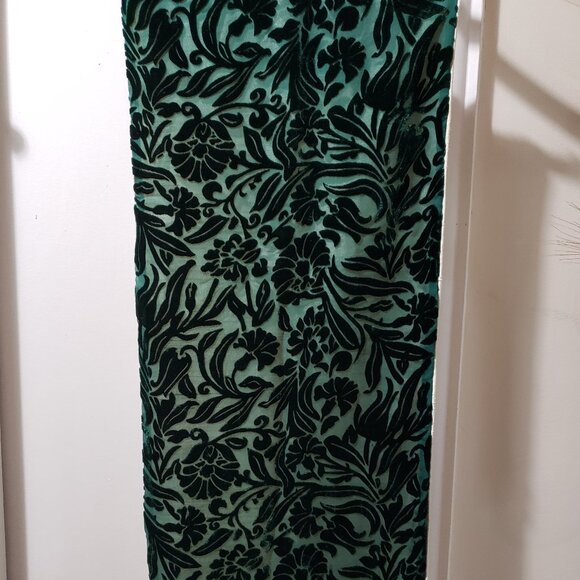 Fabulous embellished burn-out velvet shawl - Picture 2 of 2